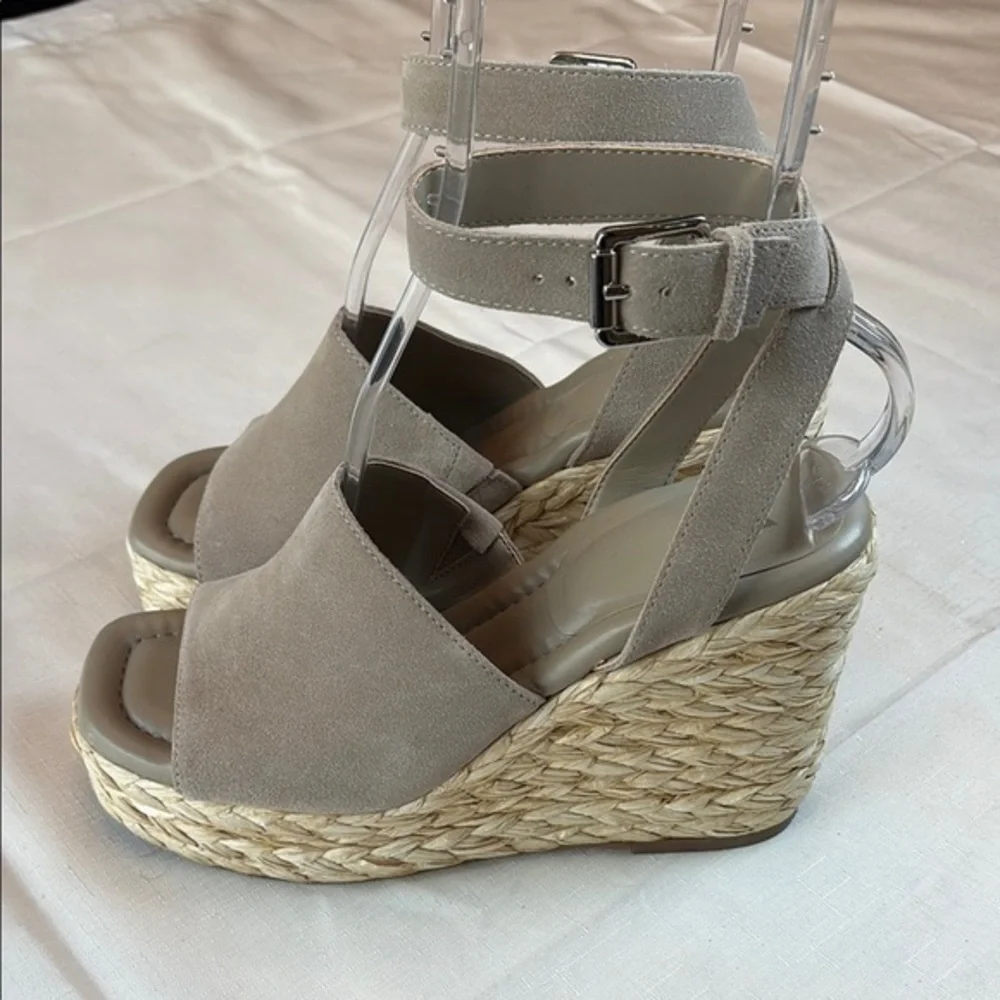 🧊 Marc Fisher taupe and Cream suede Espadrille Wedges with Ankle Strap